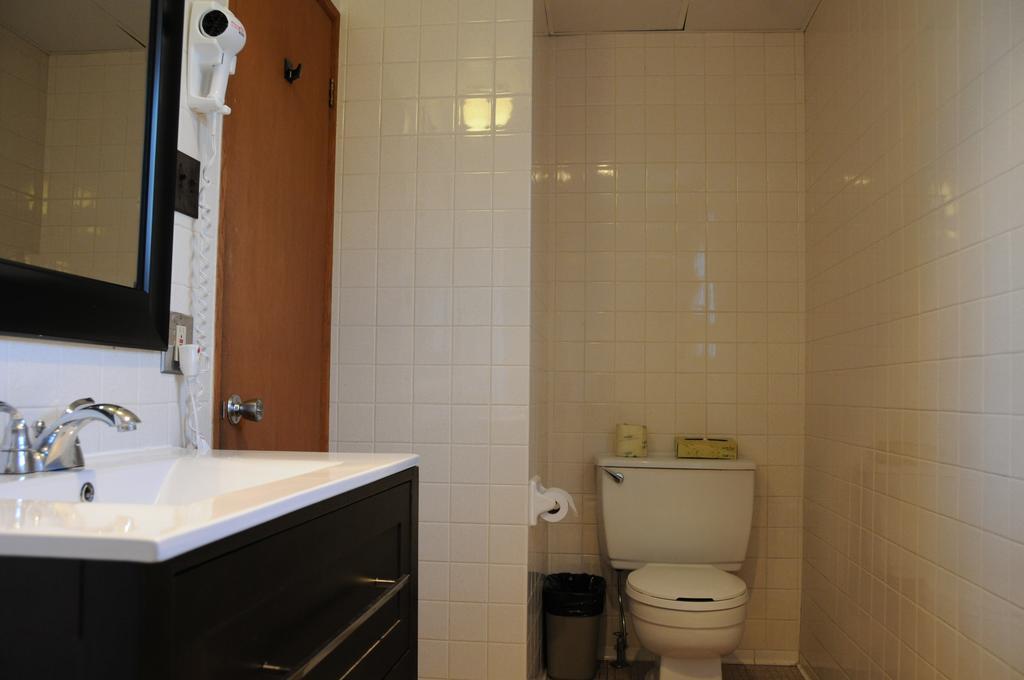 Motel & Hotel La Paysanne Sherbrooke Room photo