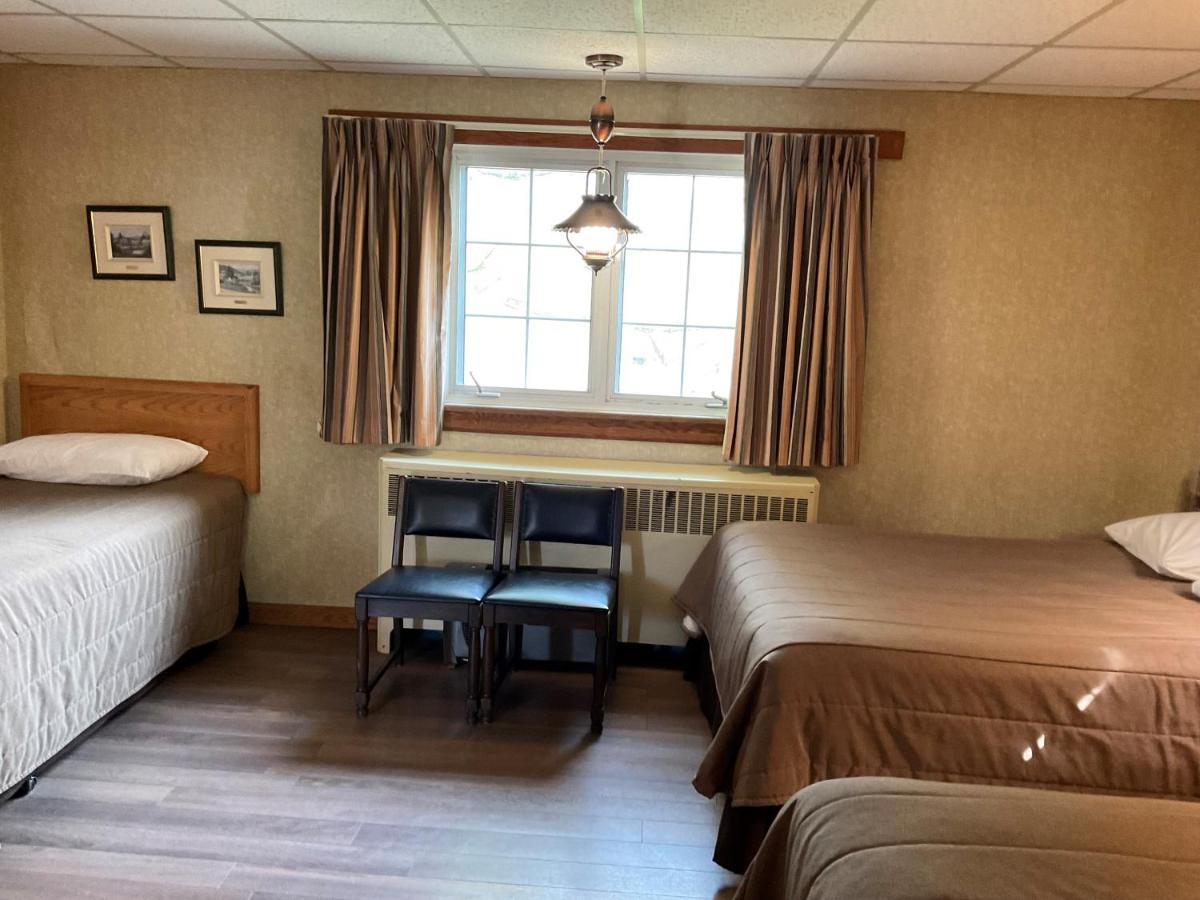 Motel & Hotel La Paysanne Sherbrooke Exterior photo