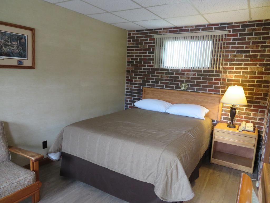 Motel & Hotel La Paysanne Sherbrooke Exterior photo