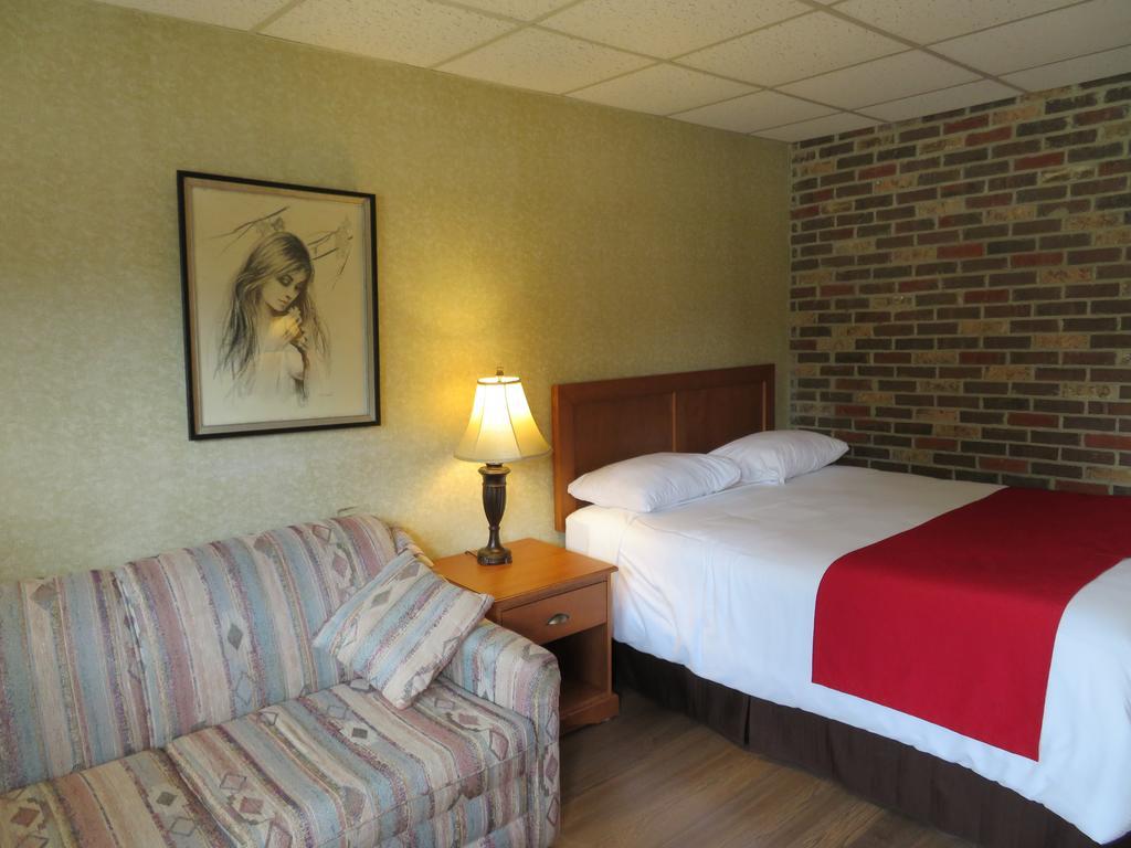 Motel & Hotel La Paysanne Sherbrooke Exterior photo