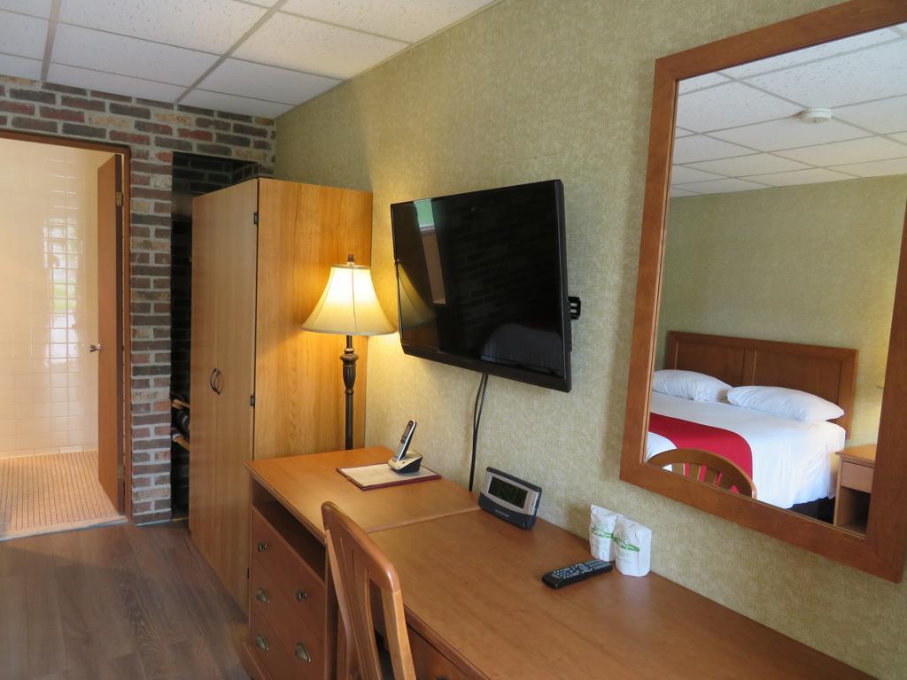 Motel & Hotel La Paysanne Sherbrooke Exterior photo