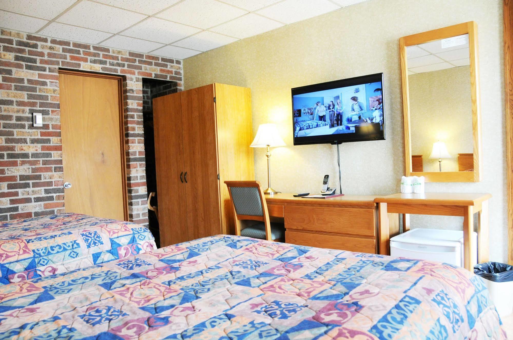 Motel & Hotel La Paysanne Sherbrooke Exterior photo