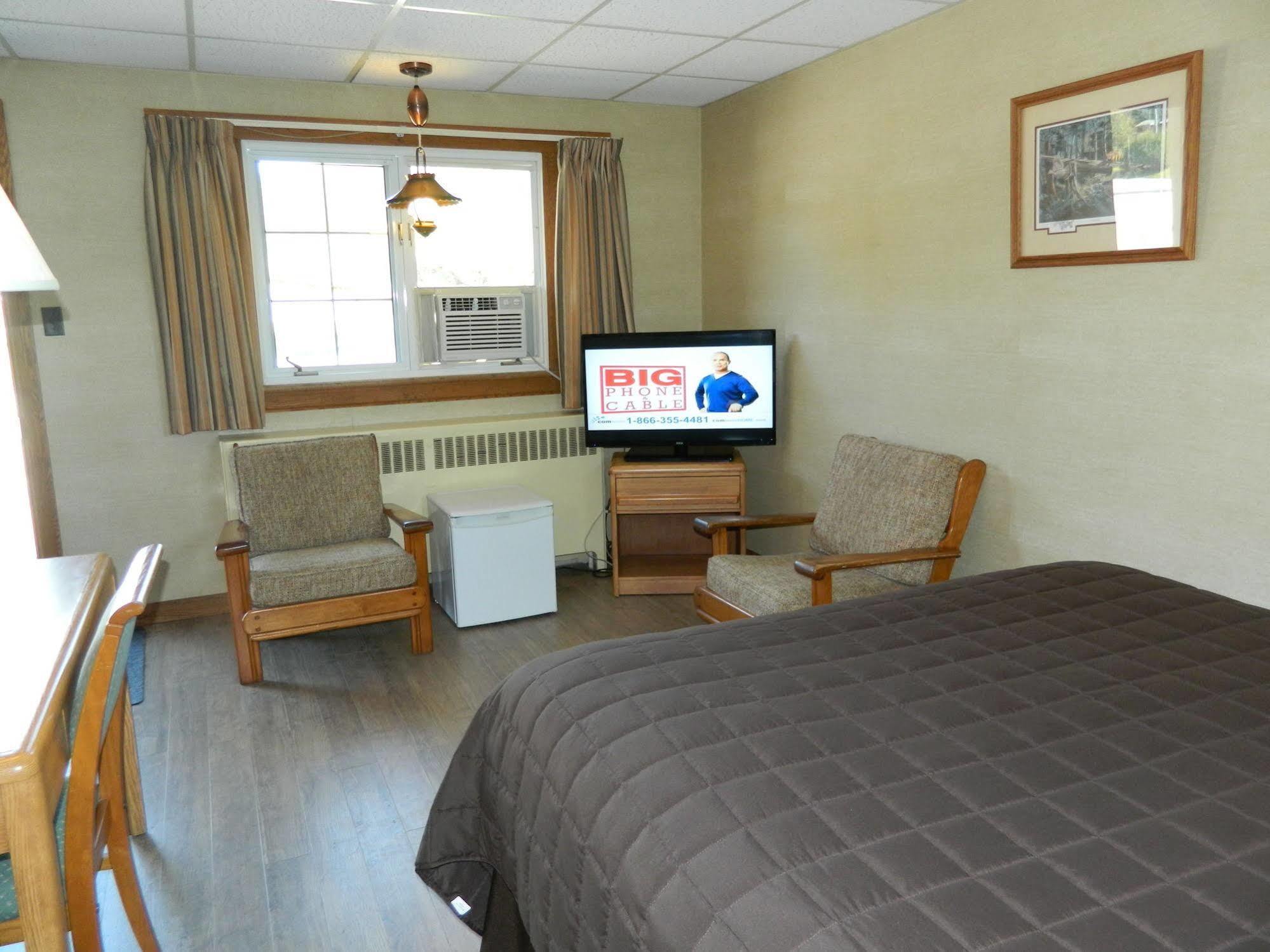 Motel & Hotel La Paysanne Sherbrooke Exterior photo
