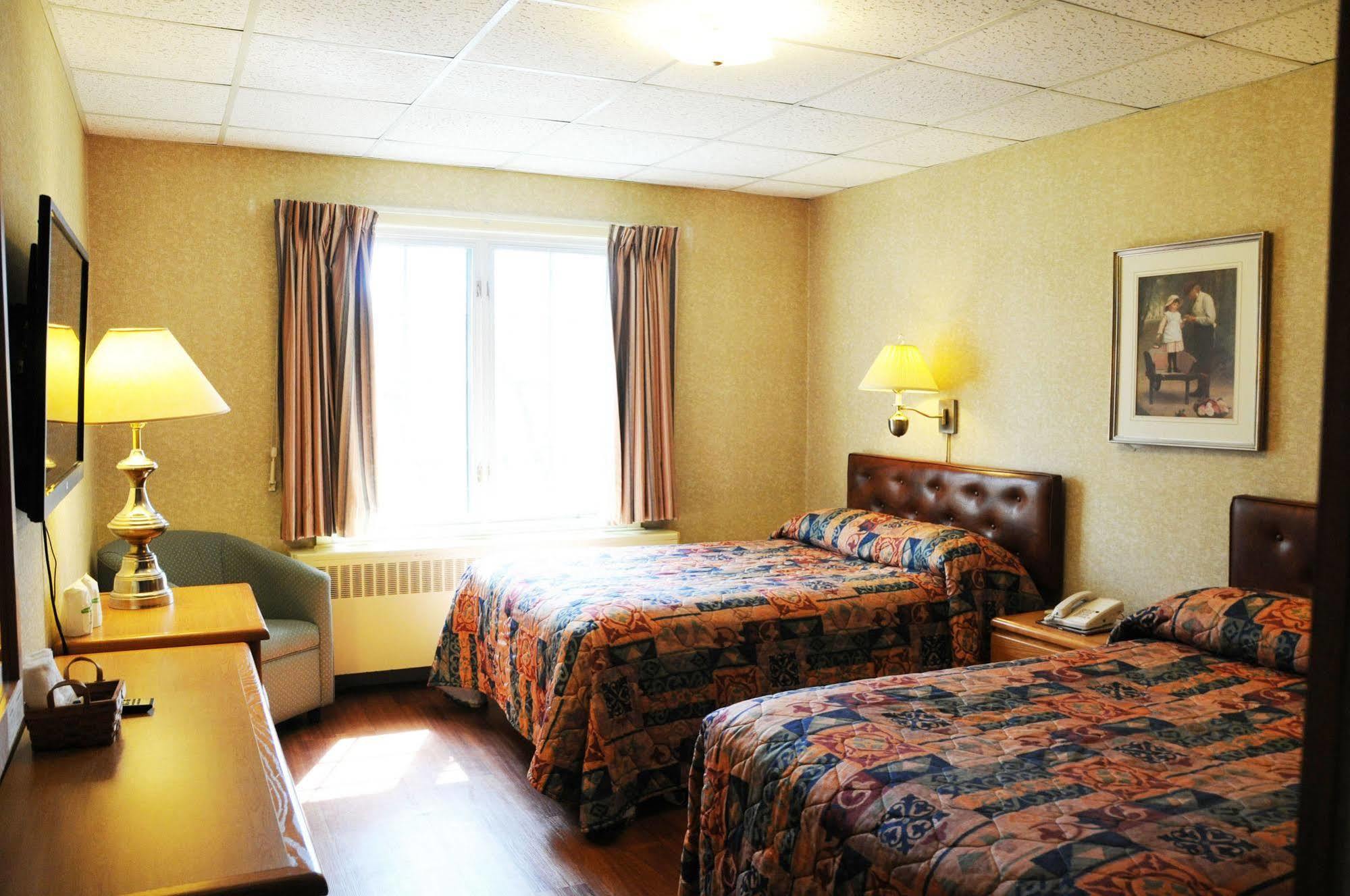 Motel & Hotel La Paysanne Sherbrooke Exterior photo